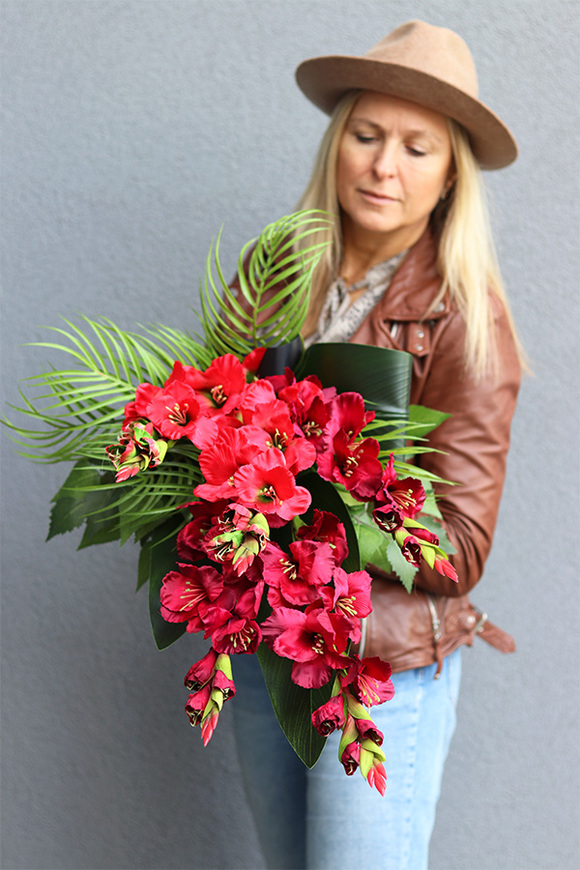 Mieczyki Czerwień 2, bukiet nagrobny we wkładzie