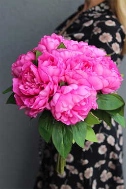 Aura, bukiet ciemnoróżowych peonii, wys.38cm