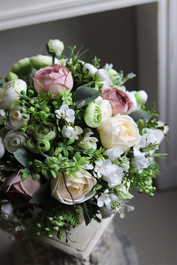 Beigetra, kompozycja kwiatowa