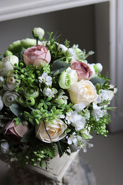 Beigetra, kompozycja kwiatowa