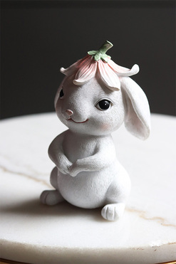OD RĘKI Sweetie Bunny, wielkanocna figurka zajączek, różowy kwiatek, wys.15cm