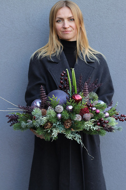 OD RĘKI Royalty House, adwentowy stroik ze świecami na tacy, wym.34x60cm 