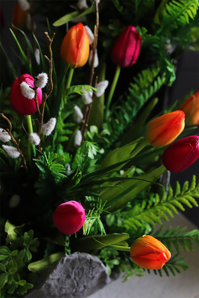Tulippe Volcan Premium, kompozycja nagrobna w misie