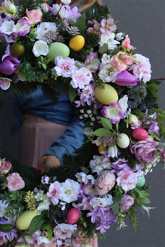 Keffra Easter, wielkanocny wieniec nagrobny