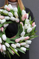 Witaj Wiosno Biel&Róż, bardzo elegancki wianek z tulipanów
