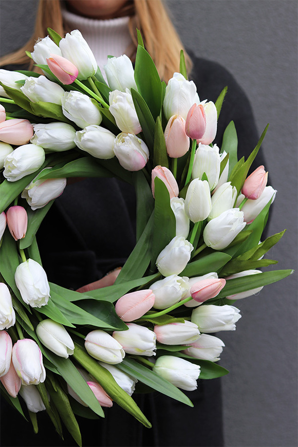 Witaj Wiosno Biel&Róż, bardzo elegancki wianek z tulipanów