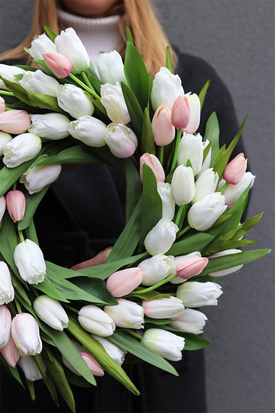 Witaj Wiosno Biel&Róż, bardzo elegancki wianek z tulipanów