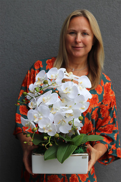 Banerra Kapitol Mini, sztuczny storczyk w biało-srebrnej donicy, wys.45cm  