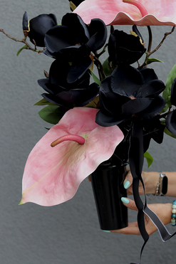 Czarna Magnolia, bukiet nagrobny we wkładzie, wym.57cm