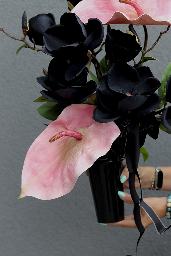 Czarna Magnolia, bukiet nagrobny we wkładzie