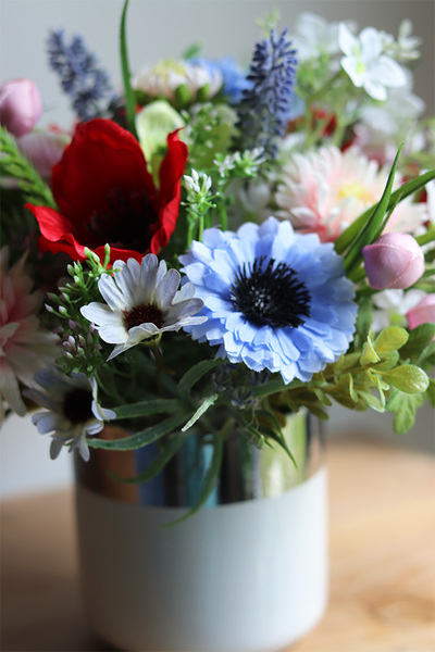 Polska Łąka, kompozycja kwiatowa w naczyniu