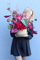 Bordona Krolewska, nowoczesna kompozycja kwiatowa, wym.46x55x32cm