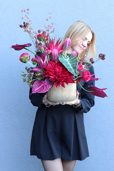 Bordona Krolewska, nowoczesna kompozycja kwiatowa, wym.46x55x32cm