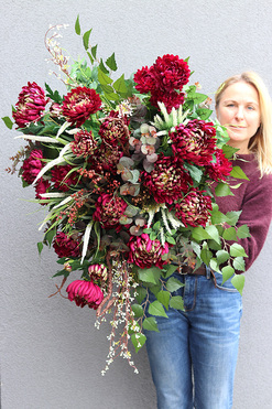 Burgunde, kompozycja nagrobna w naczyniu, wym.60x80x68cm