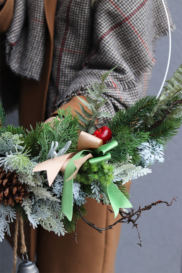 Kominek Subtelle, zimowy wianek z dzwonkami