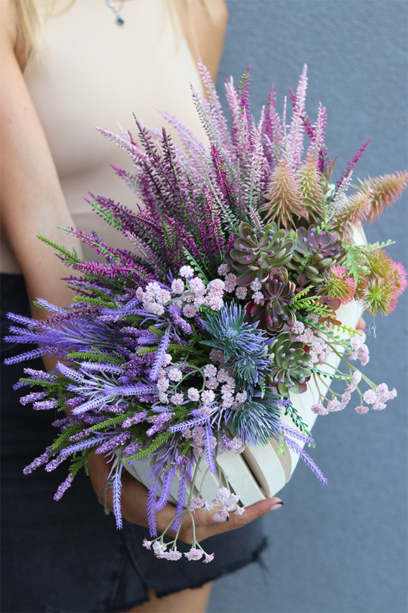 Wrzosowiska, kompozycja kwiatowa w drewnianej skrzynce, wym.33x46x28cm