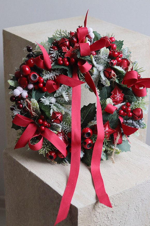 Winter Bells, świąteczny wianek na drzwi