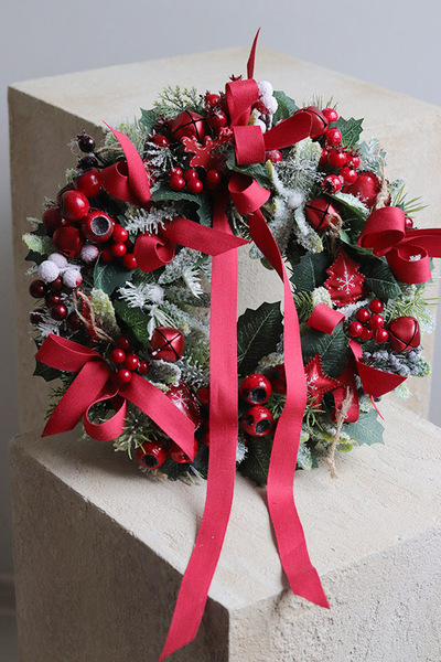 Winter Bells, świąteczny wianek na drzwi