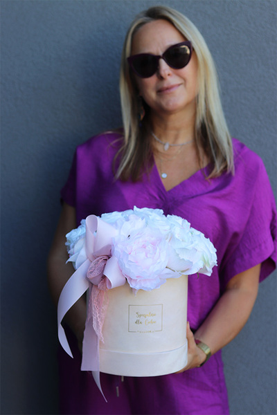 Rosie Pink, welurowy flowerbox z wysokiej jakości kwiatami, wys.27cm