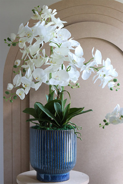 Deep Blue Midi, sztuczny storczyk w granatowej donicy, wys.90cm