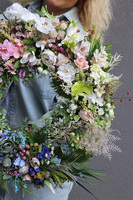 Leosi Hills, wianek na drzwi z polnymi kwiatami