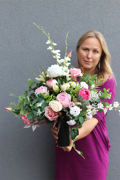 Roseria, bukiet nagrobny we wkładzie, dł.70cm 