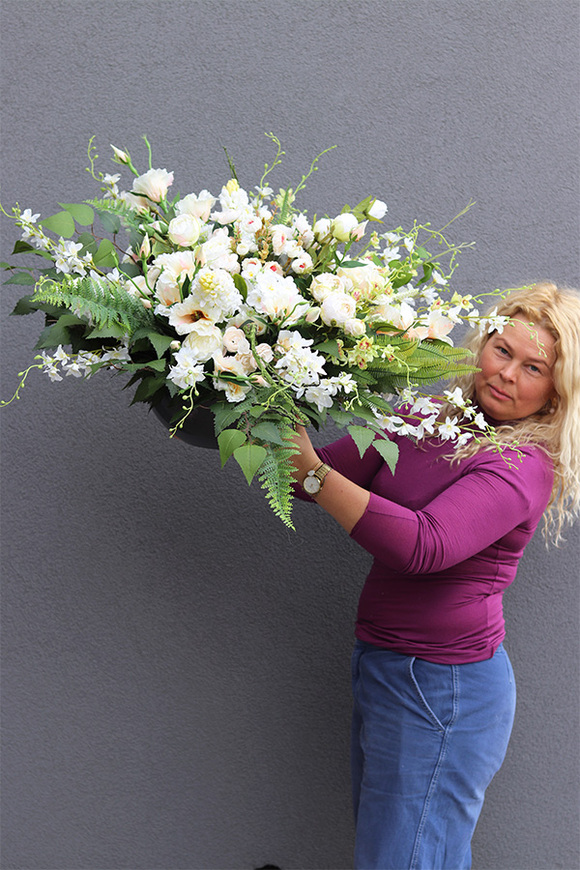 Biel Exclusive 2, kompozycja nagrobna w misie