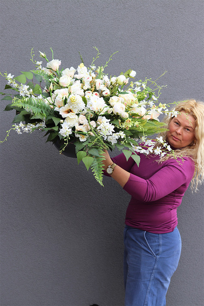 Biel Exclusive 2, kompozycja nagrobna w misie