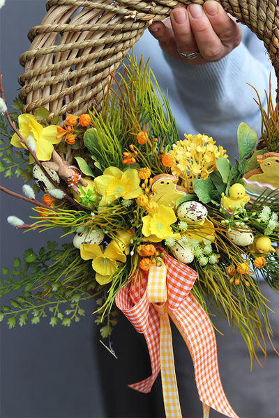 Avril Yellow, żółty wielkanocny wianek na drzwi