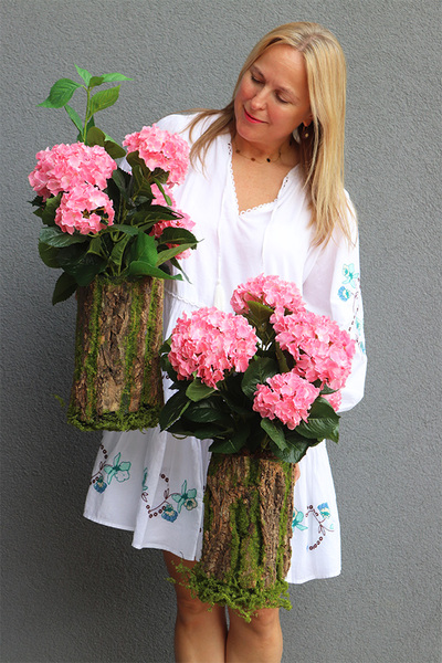 Pink Hortensja w Mchu 2, kompozycja kwiatowa w pniu