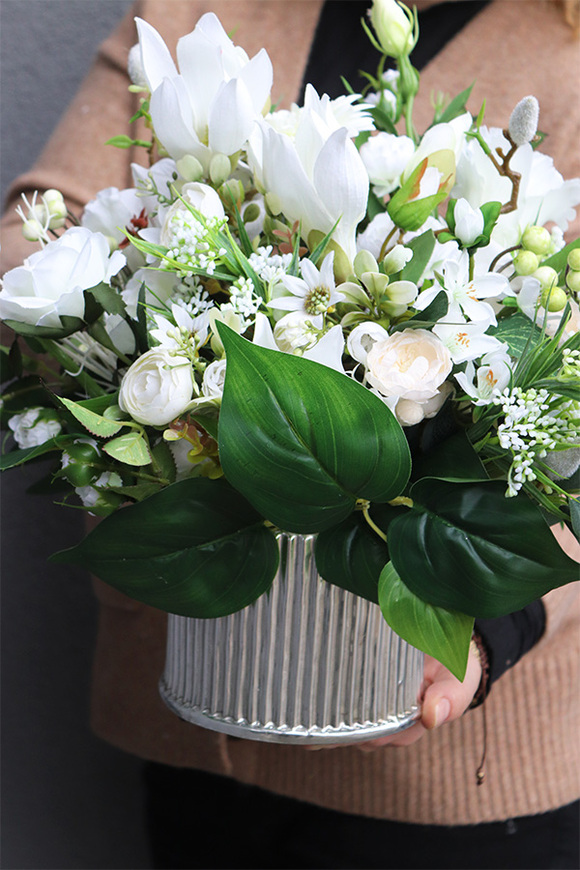 Gredara Silver, biała kompozycja kwiatowa