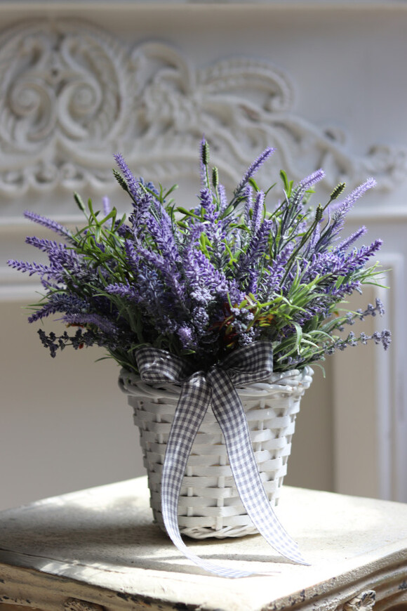Lavender Home, kompozycja lawendą w koszu