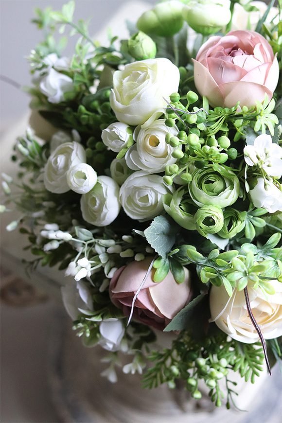 Beigetra, kompozycja kwiatowa