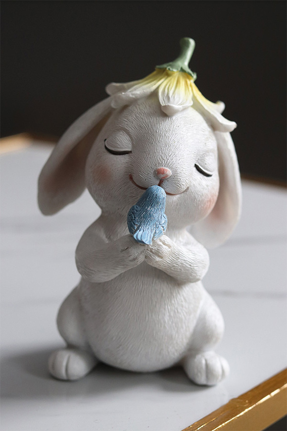Sweetie Bunny, wielkanocna figurka zajączek, żółty kwiatek na głowie