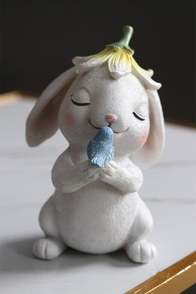 Sweetie Bunny, wielkanocna figurka zajączek, żółty kwiatek na głowie