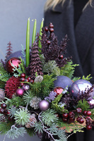 Royalty House, adwentowy stroik ze świecami na tacy