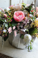 kompozycja kwiatowa w srebrnym pucharze, Silver Pinko Pear, wym.32x50cm 