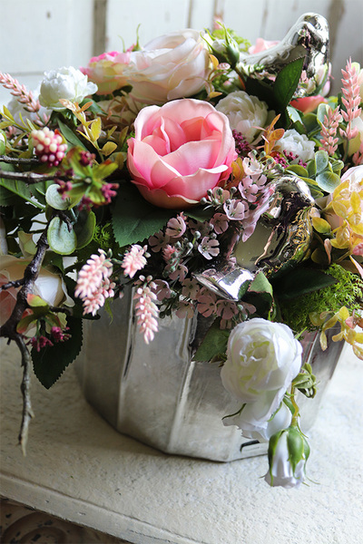 kompozycja kwiatowa w srebrnym pucharze, Silver Pinko Pear, wym.32x50cm 