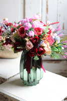 Bella Lux Corrida, kompozycja kwiatowa w szklanym wazonie