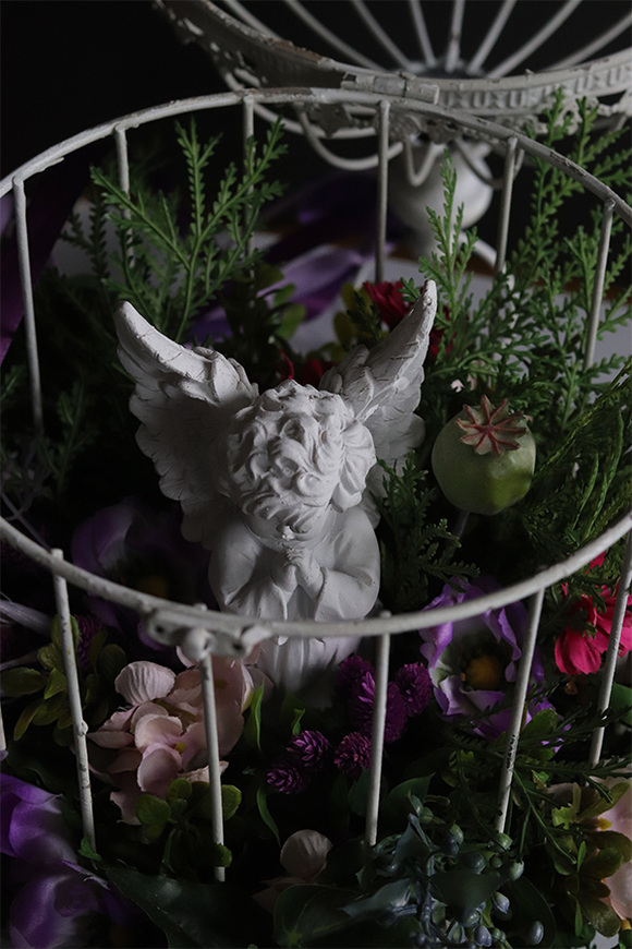 Santo Angelo, dekoracja nagrobna w klatce