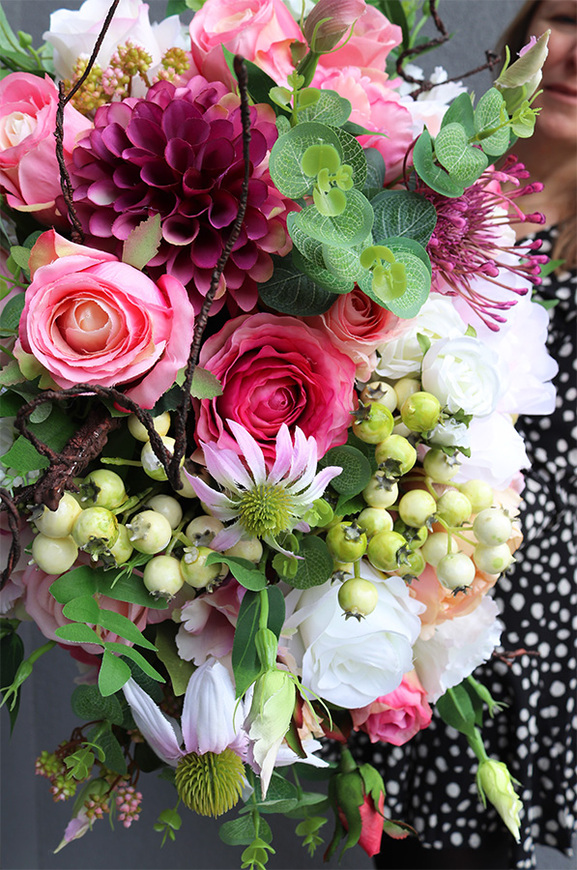 Abella Big Cinderella, kompozycja kwiatowa w owalnej misie, wym.39x45cm