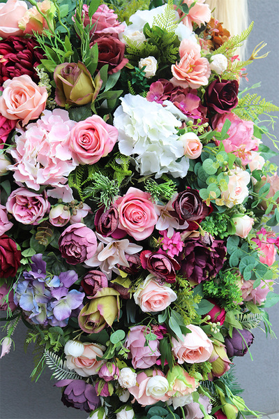 bardzo duża wiązanka nagrobna, Della Nebrana