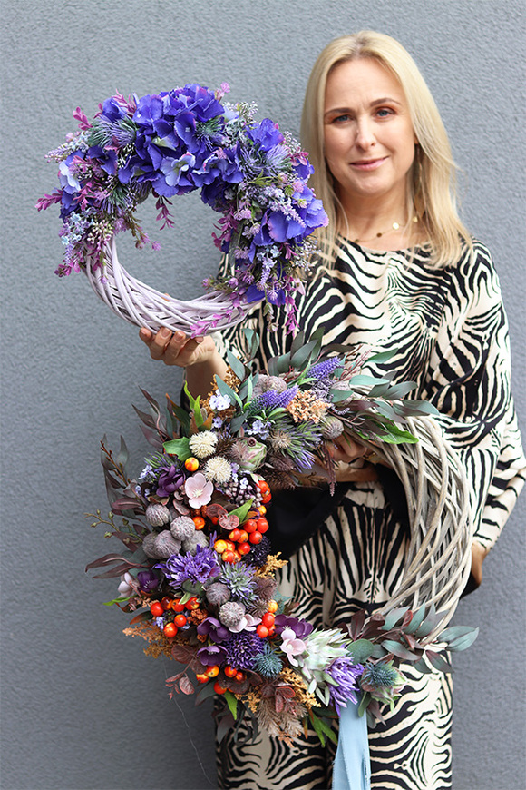 Niebieski Świat, asymetryczny wianek z hortensjami