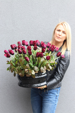 Bordo Tulips Amsterdam, dekoracja nagrobna z tulipanami, wym.45x40cm