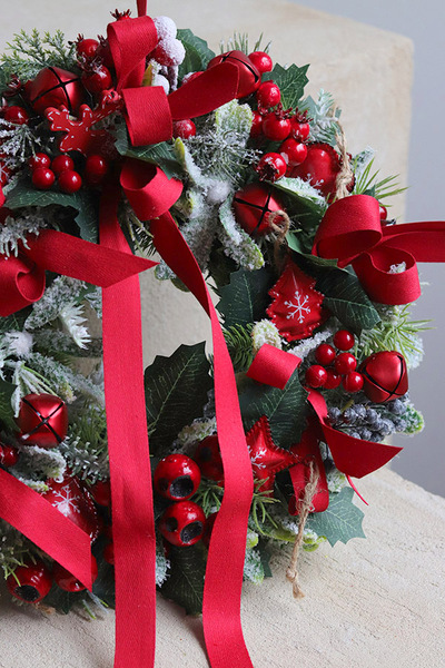 Winter Bells, świąteczny wianek na drzwi