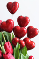 Kokarda Amore, walentynkowa kompozycja z czerwonych tulipanów