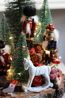 Dziadki w Lesie, scenka świąteczna na brzozie