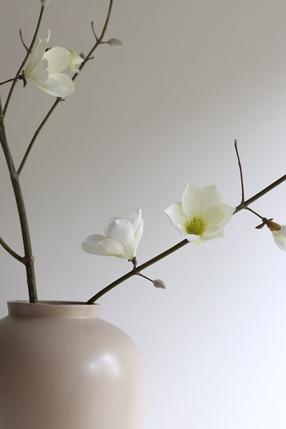 Magnolia Vase XL, kwiaty w wazonie