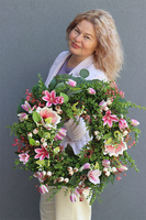 Pink Dilettina, wianek na drzwi z magnolią i szachownicą