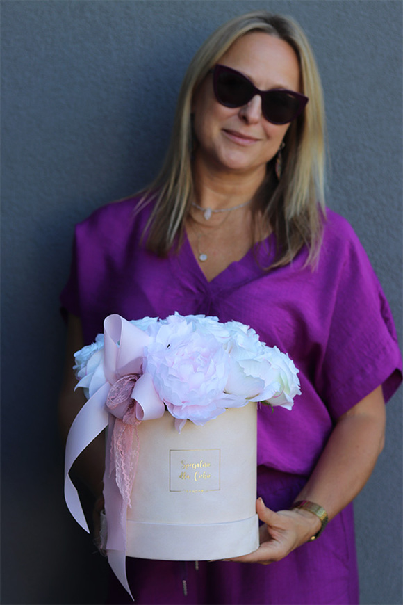 Rosie Pink, welurowy flowerbox z wysokiej jakości kwiatami, wys.27cm